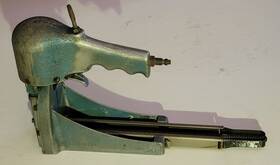 0720-869 Air Clincher Ac2-6364 Vintage Pneumatic Carton Closing Staple Gun 0720-869 Air Clincher Ac2-6364 Vintage Pneumatic Carton Closing Staple Gun