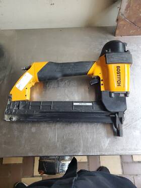 650s4-16 Bostitch Guage 1/2-inch Crown Stapler With Staples