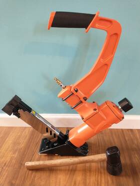 35437 Central Pneumatic 3-in-1 Cleat/crown/staple Floor Nailer With Hammer - Pre-owned