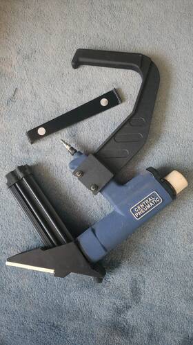 95658 Central Pneumatic Flooring Nailer 95658 Central Pneumatic Flooring Nailer