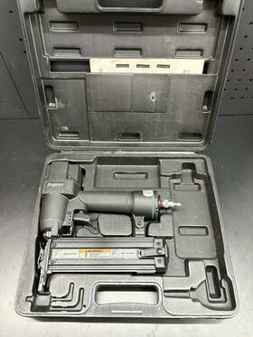 4xl76 Dayton 2 Inch Brad Nailer 18 Gauge Great Condition With Carry Case 4xl76 Dayton 2 Inch Brad Nailer 18 Gauge Great Condition With Carry Case