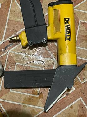 Dwm111fs Dewalt 15.5 Gauge Hardwood Floor Stapler Dwm111fs Dewalt 15.5 Gauge Hardwood Floor Stapler