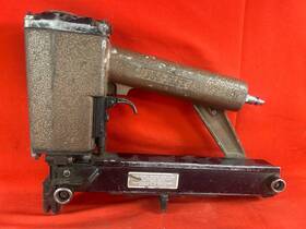 Cp1117135 Duo-fast Kwr-1740 Wide Crown Pneumatic Stapler Vintage Industrial Cp1117135 Duo-fast Kwr-1740 Wide Crown Pneumatic Stapler Vintage Industrial