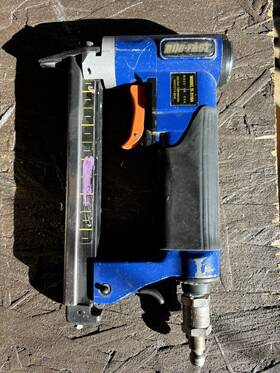 To-3118 Duo-fast Compact Pneumatic Upholstery Construction Stapler To-3118 Duo-fast Compact Pneumatic Upholstery Construction Stapler