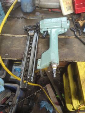 N5008ab2 Hitachi 7/16in Medium Crown Stapler N5008ab2 Hitachi 7/16in Medium Crown Stapler