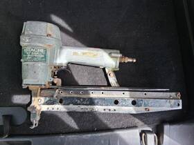 Hitachi Nt-65a Nt65a 16ga Straight Brad Nail Gun Pneumatic Air Nailer 120 Psi
