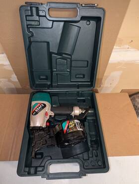 Nv65af3 Hitachi 2-1/2 Inch 15-degree Pneumatic Coil Siding Nailer Japan