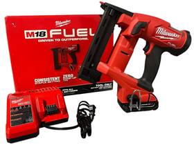 2749-21ct Milwaukee M18 Fuel Crown Stapler 18-gauge 1/4 1.5ah Battery And Charger 2749-21ct Milwaukee M18 Fuel Crown Stapler 18-gauge 1/4 1.5ah Battery And Charger