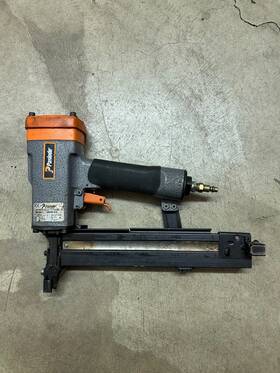 Paslode 3290 - 3290/50 S16 1/2 Inch Crown 16 Gauge Framing Air Stapler -works Perfect