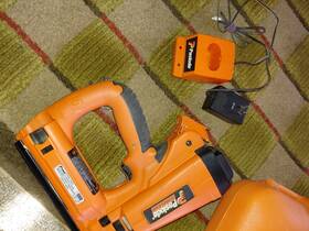 Im205s Paslode 16 Guage Straight Finish Nailer With Charger Only Im205s Paslode 16 Guage Straight Finish Nailer With Charger Only