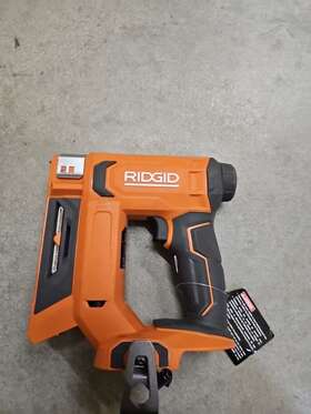 R09897 Ridgid Non Working Display 18v 3/8 Inch Crown Stapler For Parts R09897 Ridgid Non Working Display 18v 3/8 Inch Crown Stapler For Parts