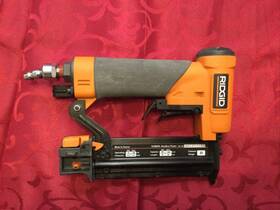 R1238hpa Ridgid Headless Pinner 5/8 To 1 3/8 Inch Pins Very Nice Look Please R1238hpa Ridgid Headless Pinner 5/8 To 1 3/8 Inch Pins Very Nice Look Please