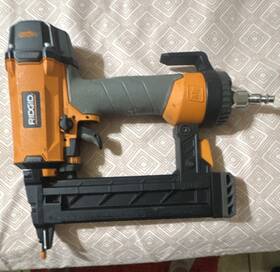 Ridgid R138h Pneumatic Staple Gun 18 Gauge Orange/black/gray 120 Psi