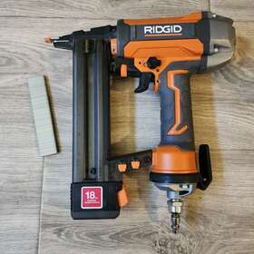 R150fsf3 Ridgid 18 Gauge 1-1/2 Inch Narrow Crown Finish Stapler P24 R150fsf3 Ridgid 18 Gauge 1-1/2 Inch Narrow Crown Finish Stapler P24