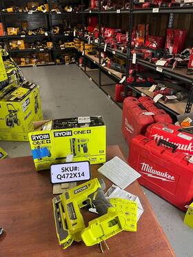 Q472 Ryobi P317 18v Compression Drive Cordless 3/8 Inch Crown Stapler Tool Only