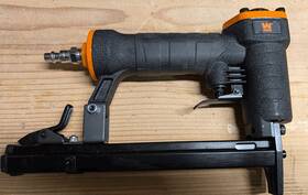 Wen 044459617112 61711 18-gauge 3/8 Inch To 1 Air-powered 1/4 Narrow Crown Pneumatic Stapler