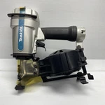 Makita AN451 1-3/4" Pneumatic Roofing Coil Nailer Pro Grade Gun Display. Fixed Price $272.05.